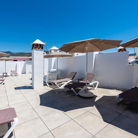 Apartamentos Toboso Plaza 内尔哈 外观 照片 Rooftop pool at the Hotel