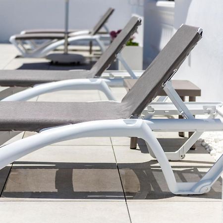 Apartamentos Toboso Plaza 内尔哈 外观 照片 A sunlounger