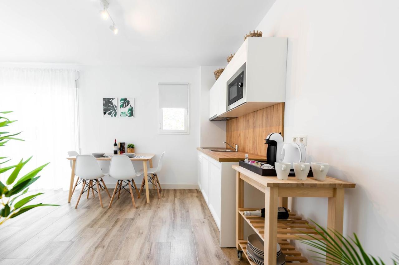 Apartamentos Toboso Plaza 内尔哈 外观 照片 A modern kitchen