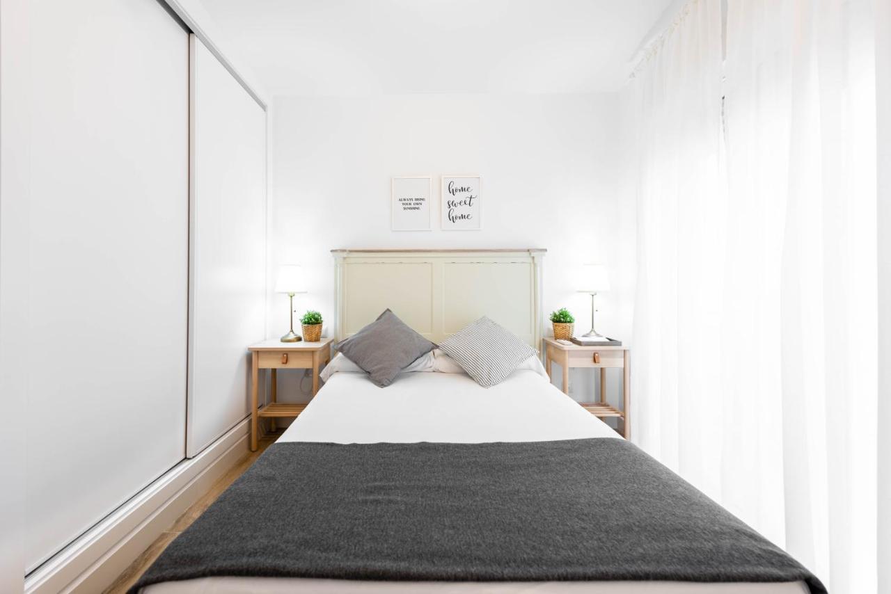 Apartamentos Toboso Plaza 内尔哈 外观 照片 A bedroom