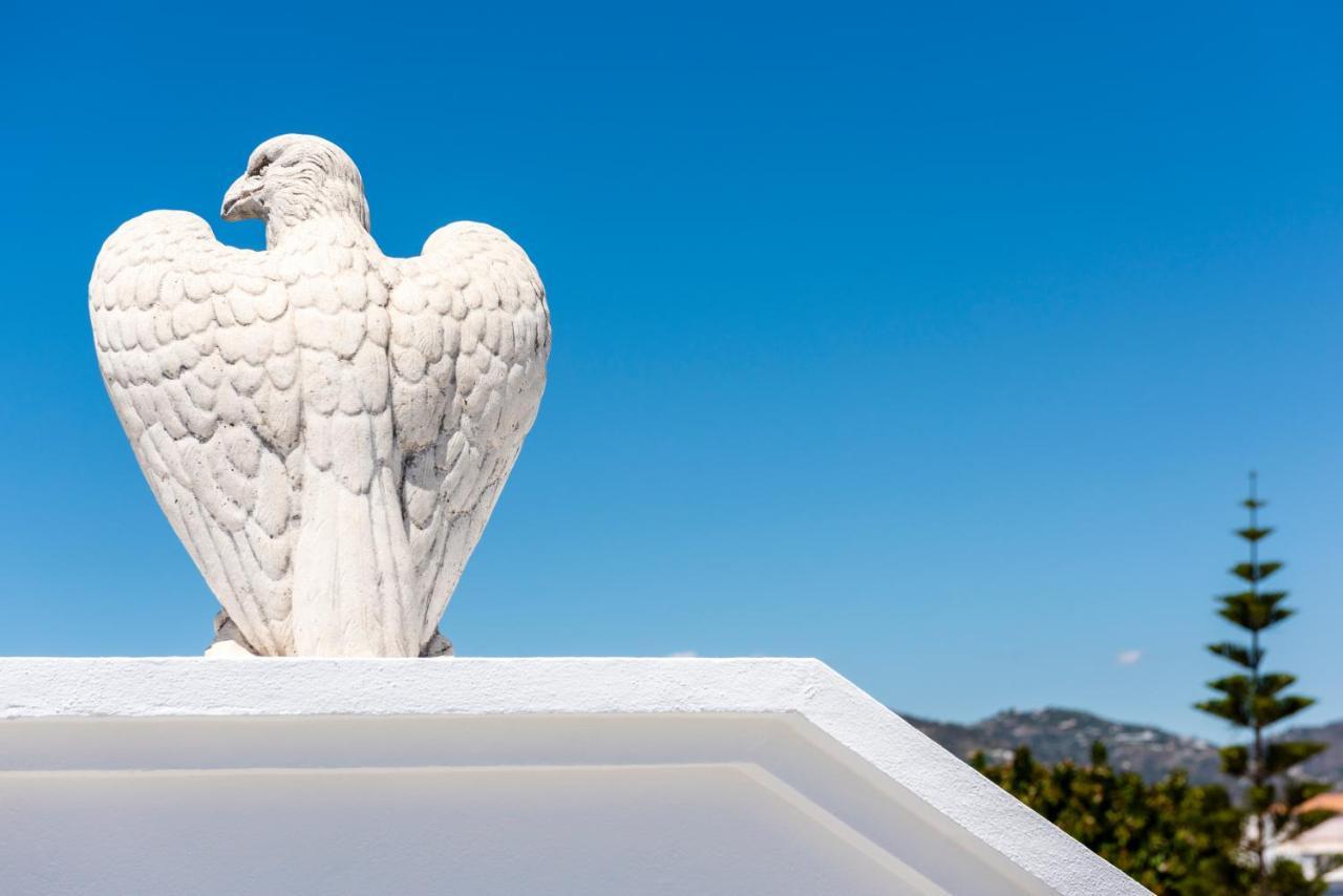 Apartamentos Toboso Plaza 内尔哈 外观 照片 The eagle of the Polish War Memorial