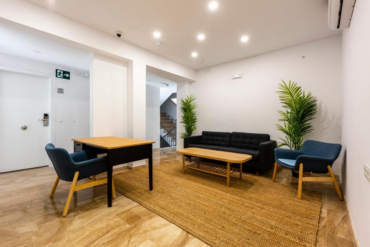 Apartamentos Toboso Plaza 内尔哈 外观 照片 The common room at the University of Roehampton